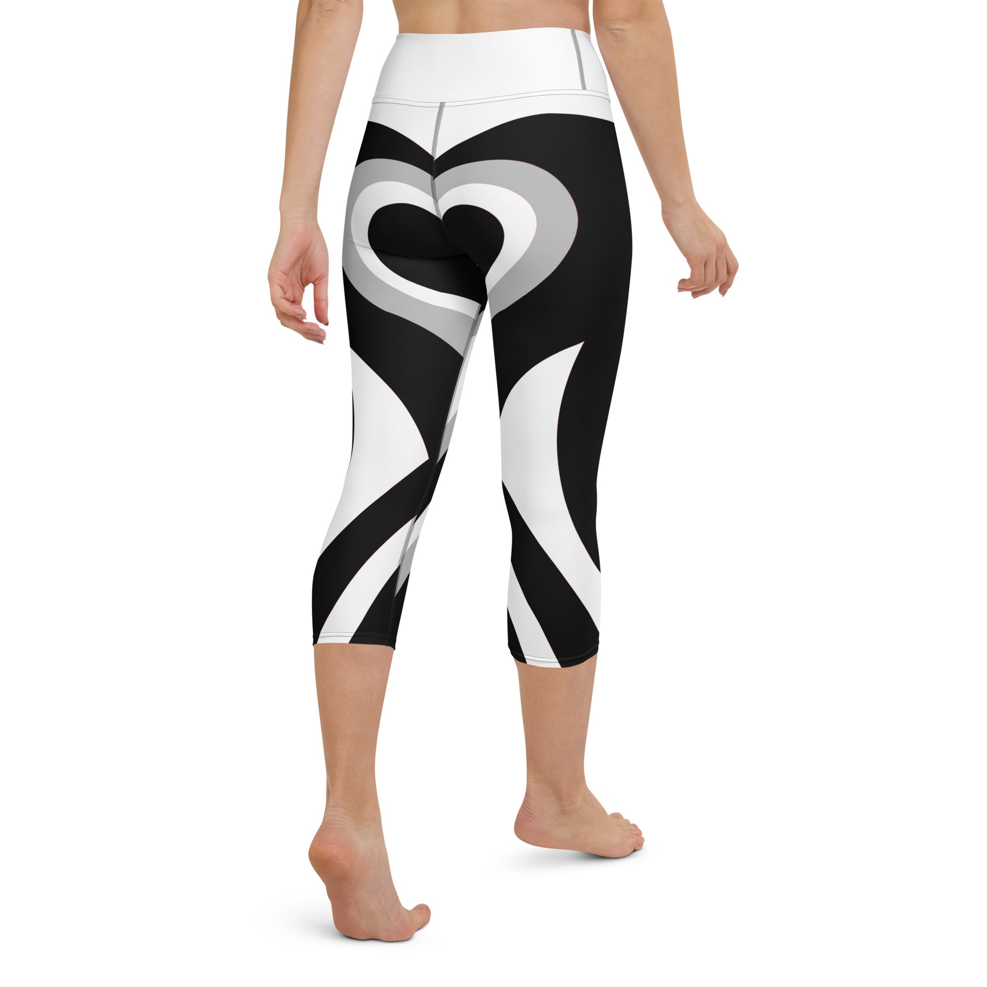 Black & White Heart Shaped Tunnel Yoga Capris